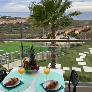 beautiful-new-apartment-with-stunning-sea-and-mountains-views.es-andalucia.com/